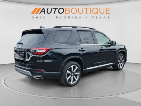 More photos of 2023 Honda Pilot Elite at Auto Boutique Ohio, OH