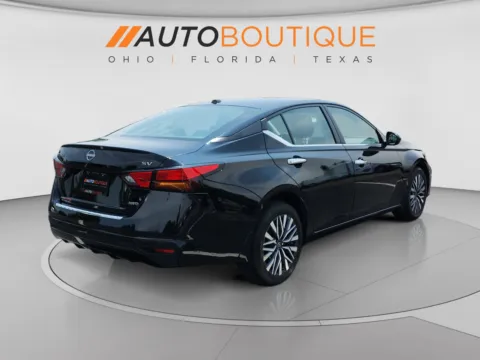 More photos of 2023 Nissan Altima 2.5 SV at Auto Boutique Ohio, OH