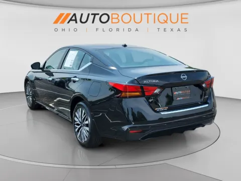 Another view of 2023 Nissan Altima 2.5 SV for sale in Columbus, OH at Auto Boutique Ohio