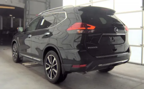 More photos of 2017 Nissan Rogue SL at Auto Boutique Ohio, OH