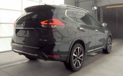 More photos of 2017 Nissan Rogue SL at Auto Boutique Ohio, OH