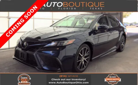 Blue 2021 Toyota Camry SE for sale in Columbus, OH