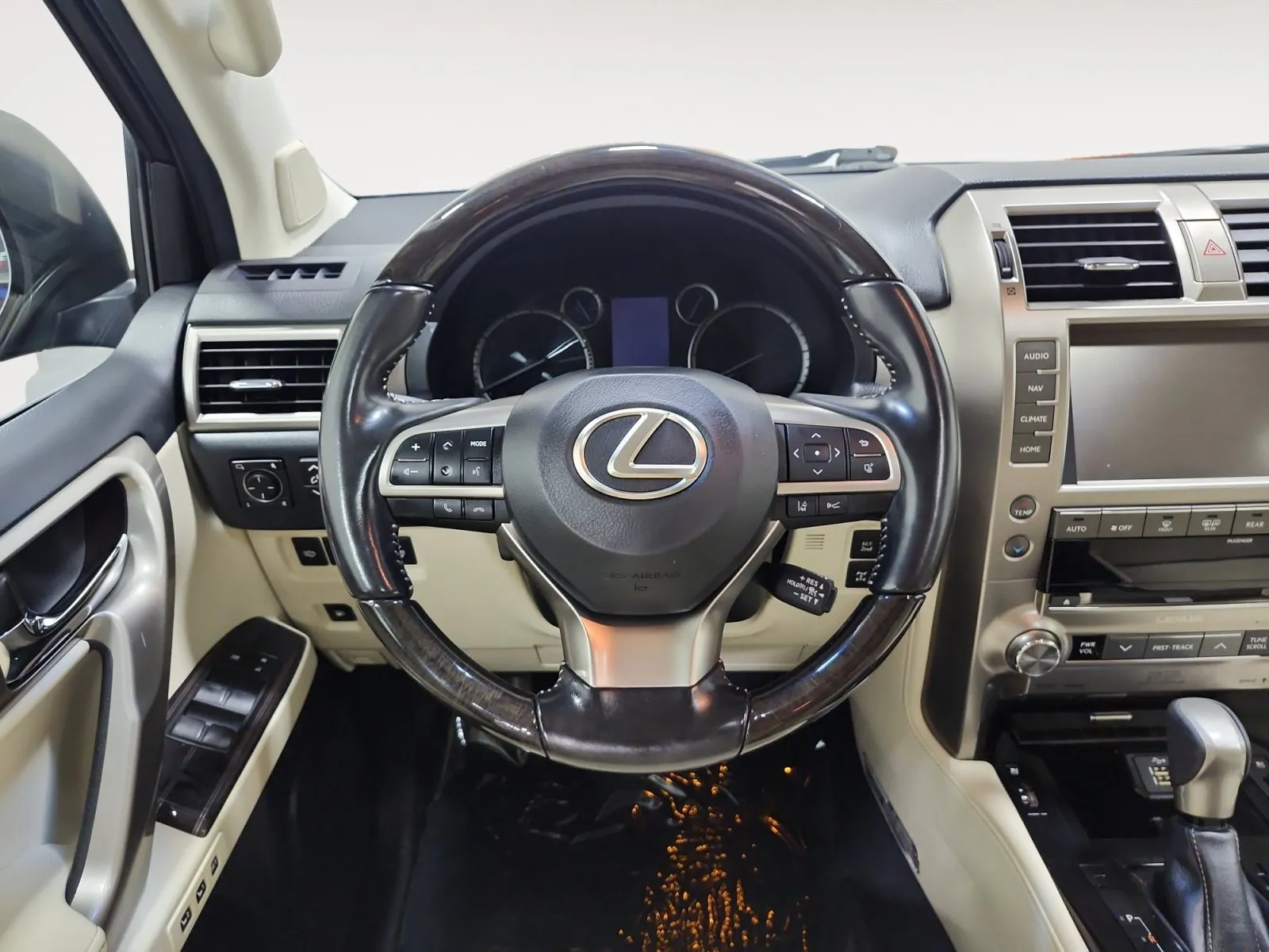 Lexus GX photo 12