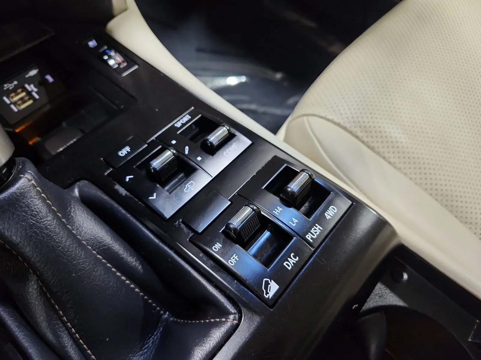 Lexus GX photo 28