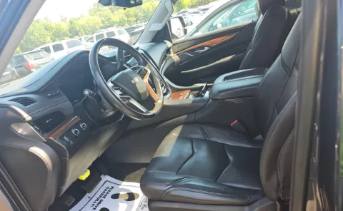 More photos of 2020 Cadillac Escalade Luxury at Auto Boutique Ohio, OH