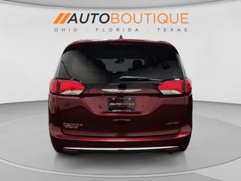 More photos of 2018 Chrysler Pacifica Limited at Auto Boutique Ohio, OH
