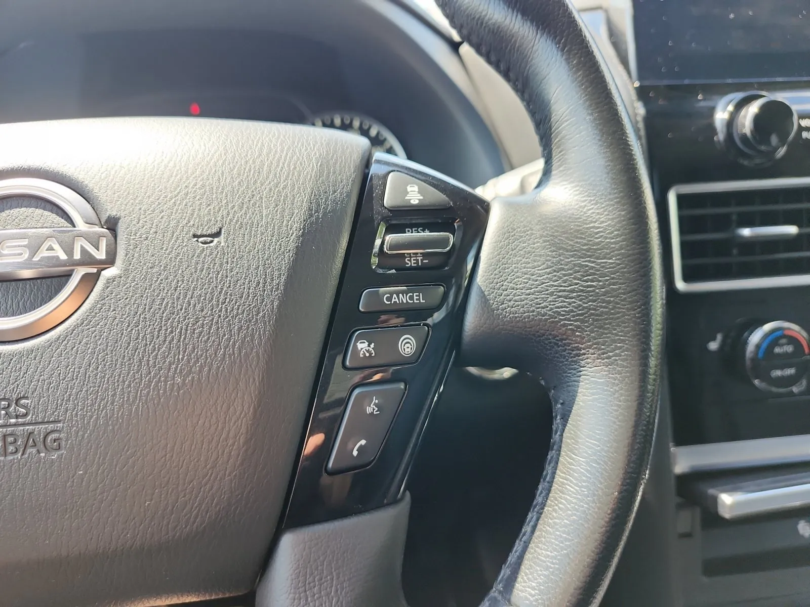 Nissan Armada photo 25
