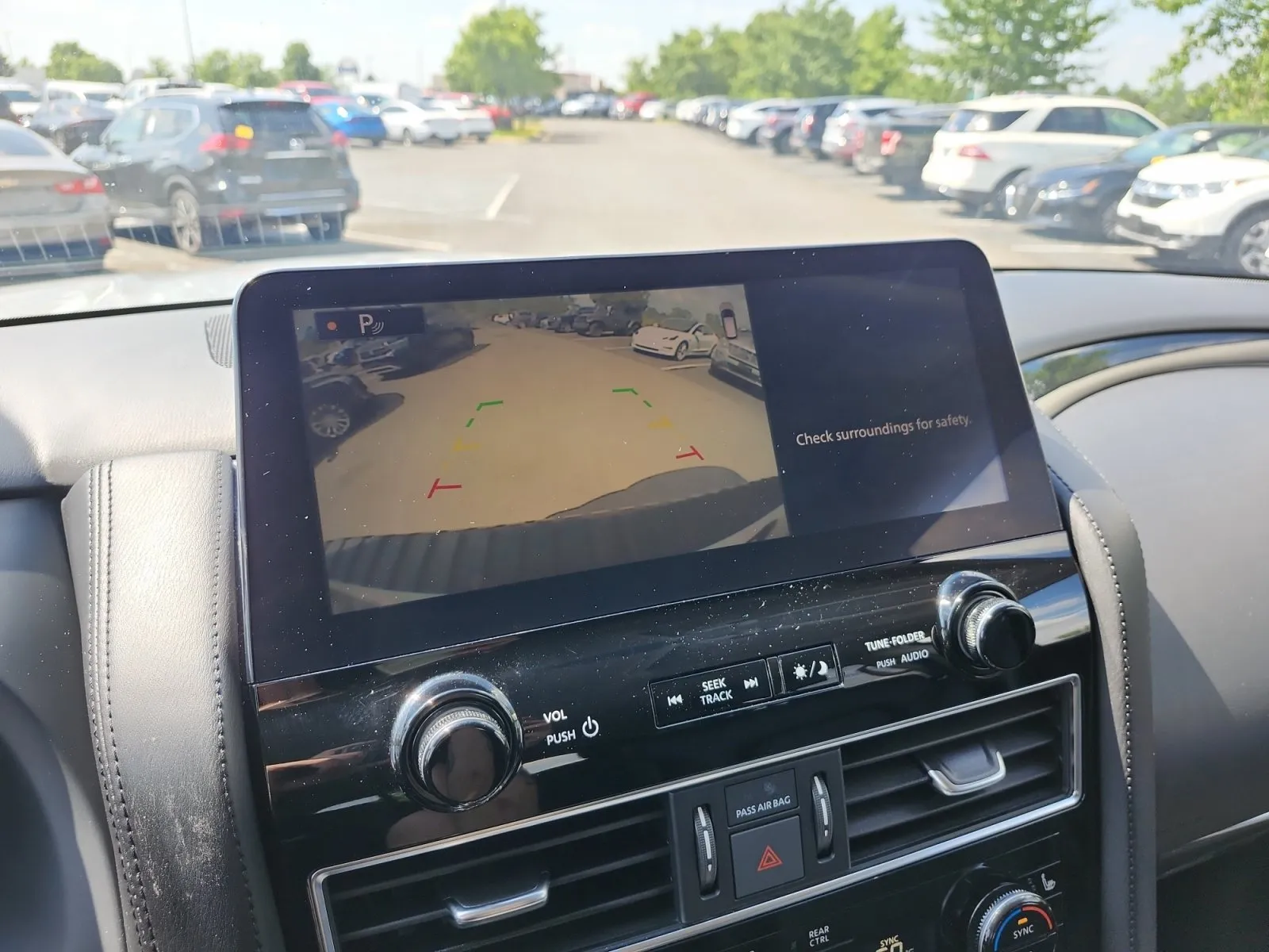 Nissan Armada photo 16