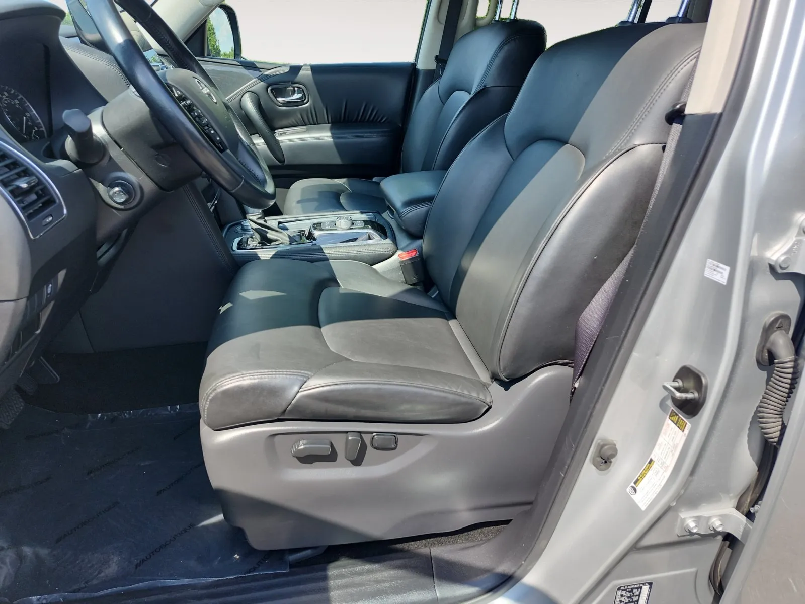 Nissan Armada photo 9