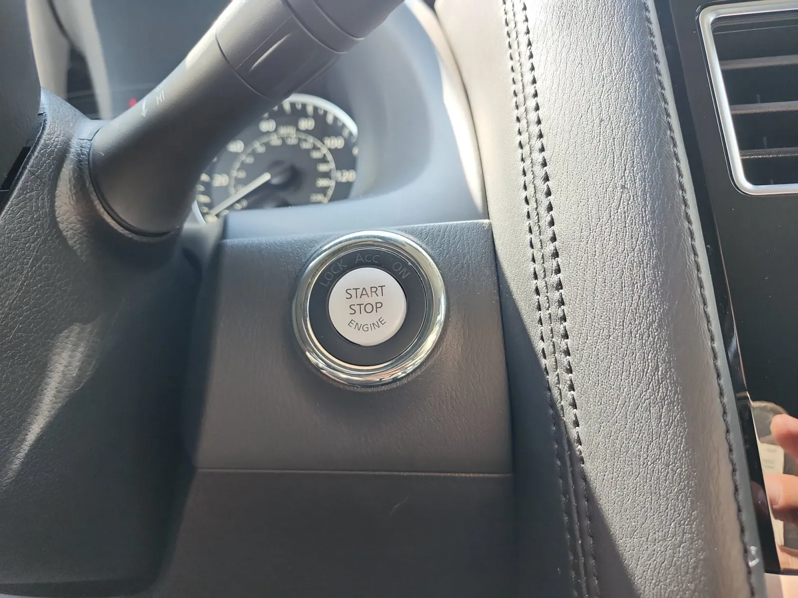 Nissan Armada photo 19