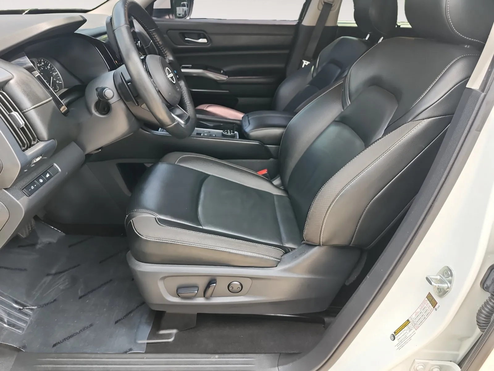 Nissan Pathfinder photo 9