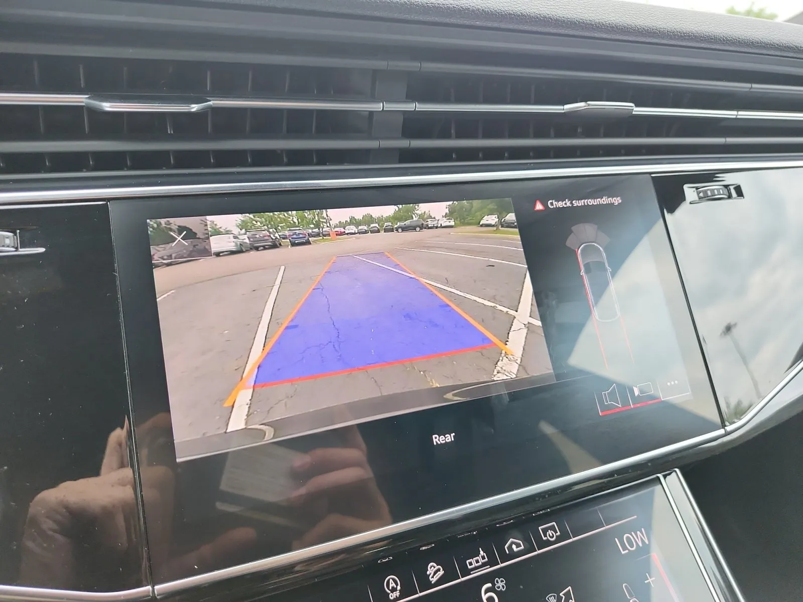 Audi Q8 photo 17