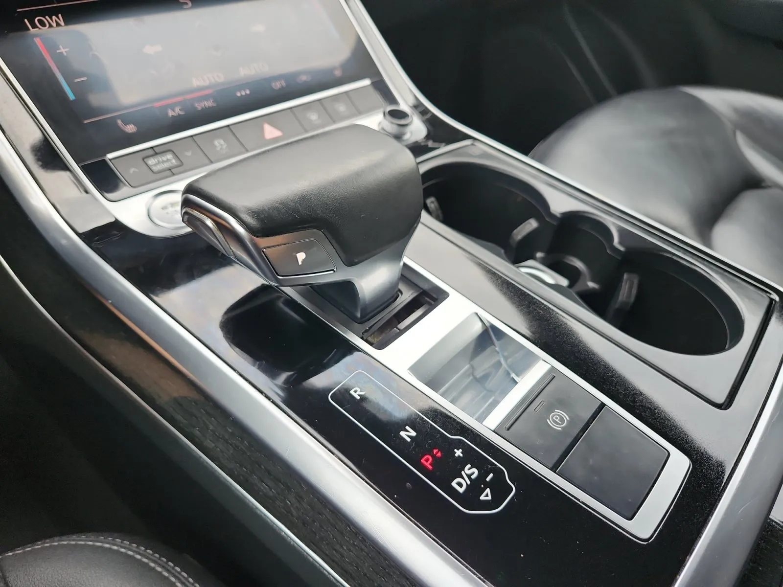 Audi Q8 photo 22