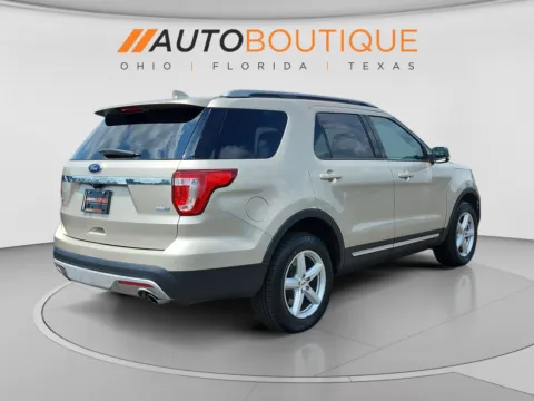More photos of 2017 Ford Explorer XLT at Auto Boutique Ohio, OH