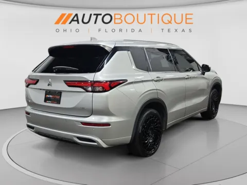 More photos of 2022 Mitsubishi Outlander SEL at Auto Boutique Ohio, OH