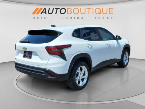 More photos of 2024 Chevrolet Trax LS at Auto Boutique Ohio, OH
