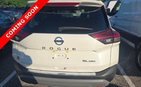 More photos of 2021 Nissan Rogue SL at Auto Boutique Ohio, OH