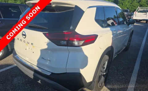 More photos of 2021 Nissan Rogue SL at Auto Boutique Ohio, OH