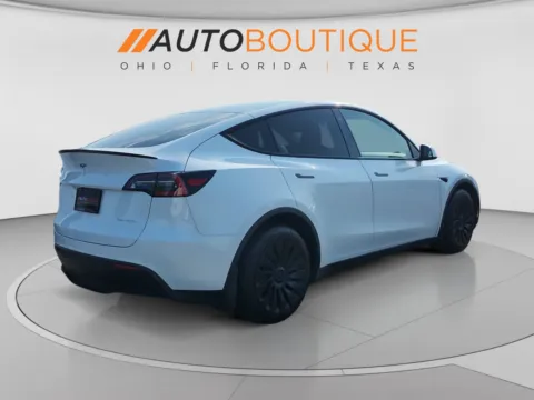 More photos of 2020 Tesla Model Y Long Range at Auto Boutique Ohio, OH