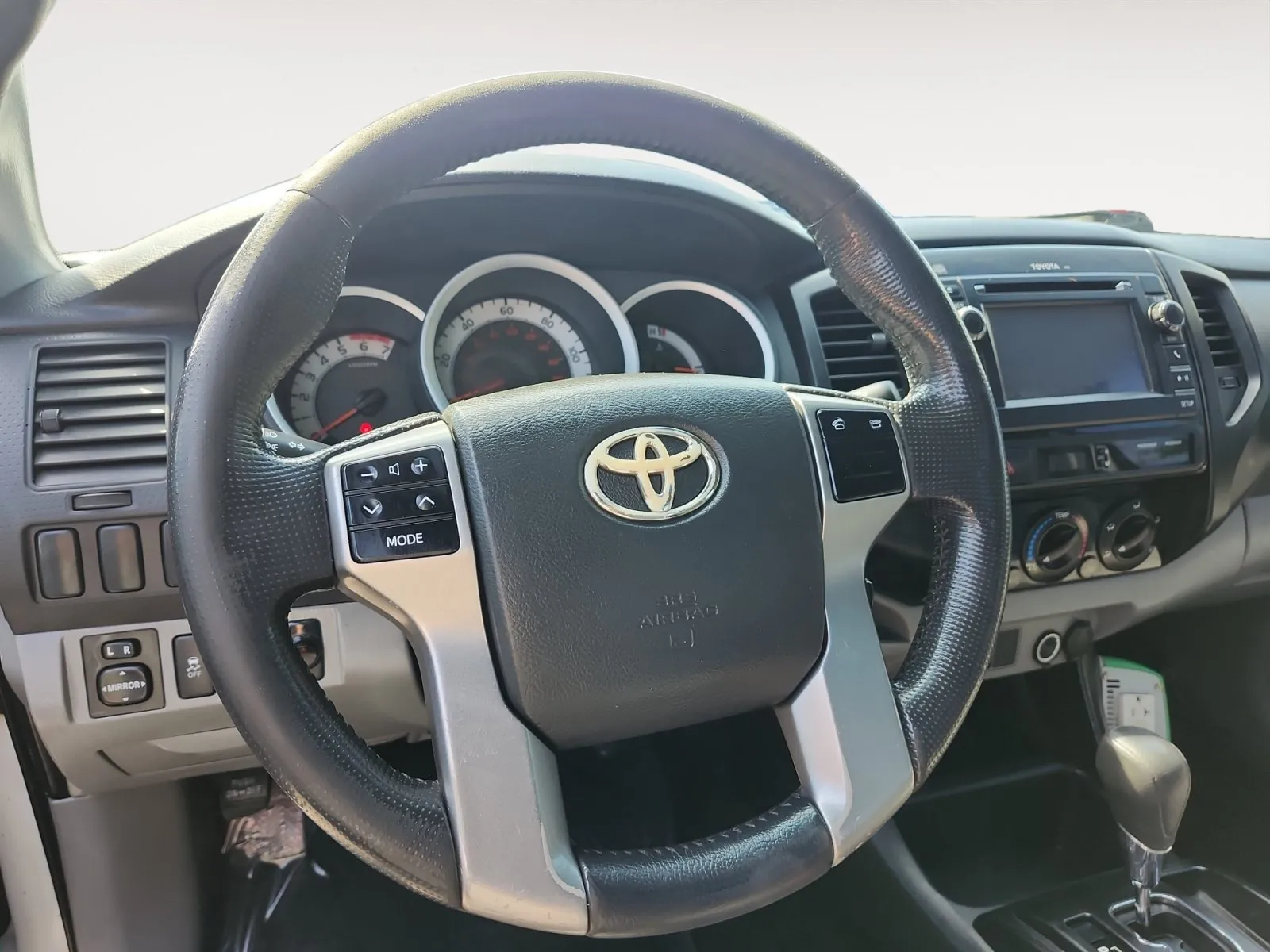 Toyota Tacoma photo 13