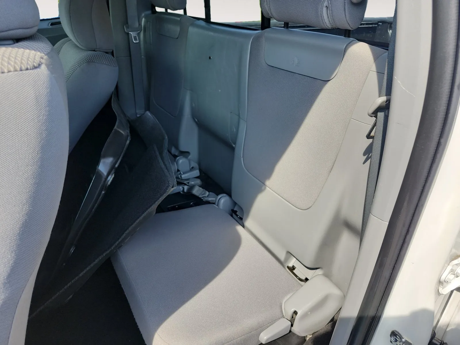 Toyota Tacoma photo 14