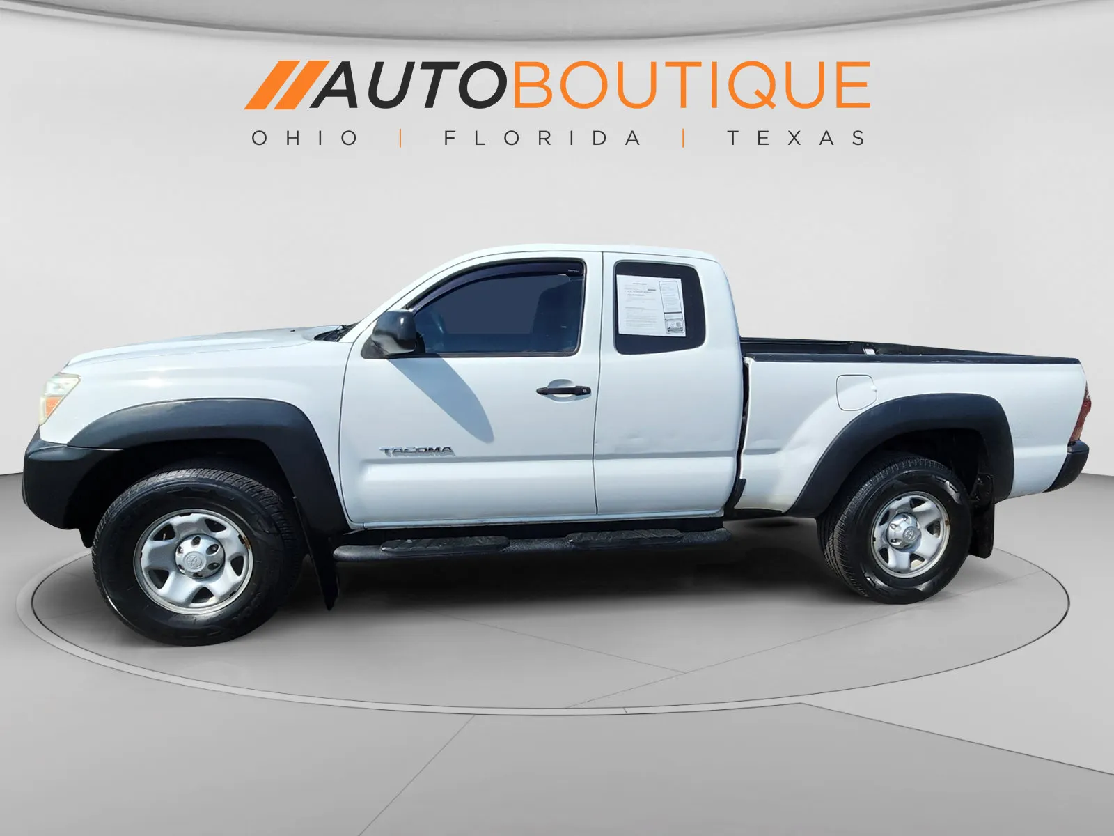 Toyota Tacoma photo 2