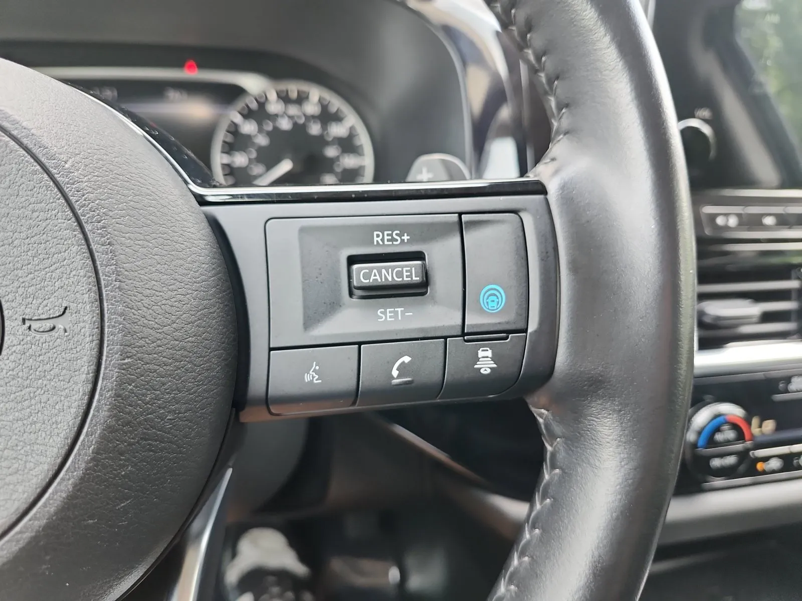 Nissan Pathfinder photo 28