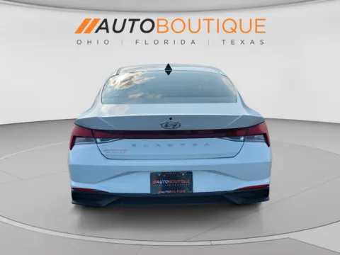 More photos of 2022 Hyundai Elantra SEL at Auto Boutique Ohio, OH