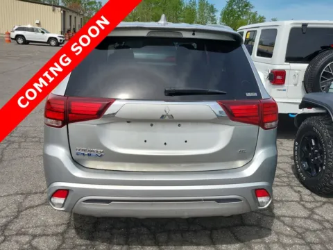 More photos of 2022 Mitsubishi Outlander PHEV SEL at Auto Boutique Ohio, OH