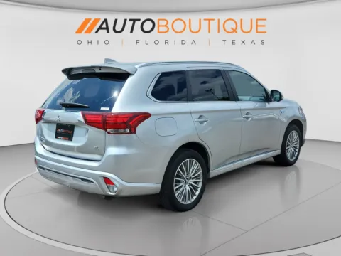 More photos of 2022 Mitsubishi Outlander PHEV SEL at Auto Boutique Ohio, OH