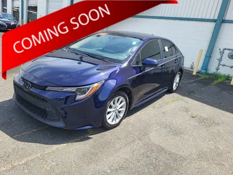 Blue 2020 Toyota Corolla LE for sale in Columbus, OH