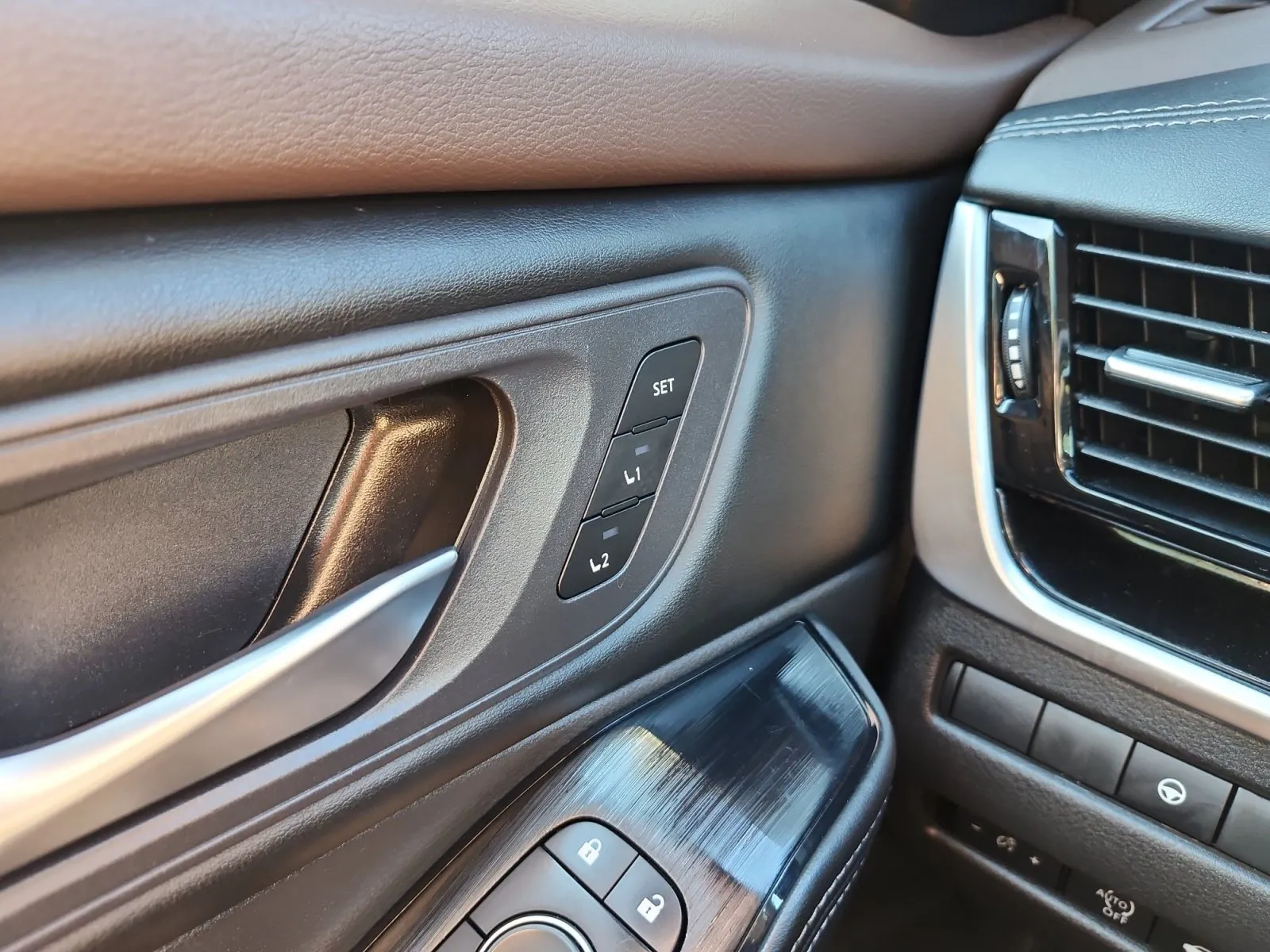 Nissan Rogue photo 16