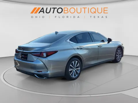 More photos of 2019 Lexus ES 350 at Auto Boutique Ohio, OH
