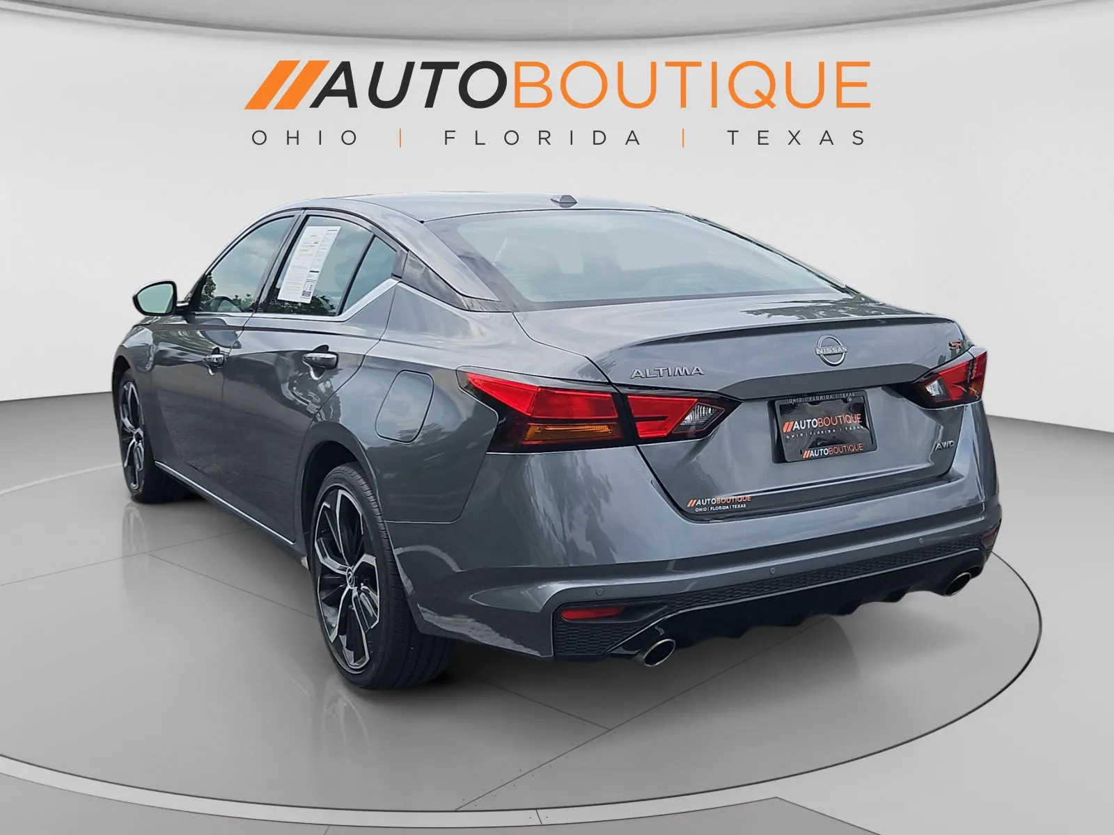 Nissan Altima photo 3
