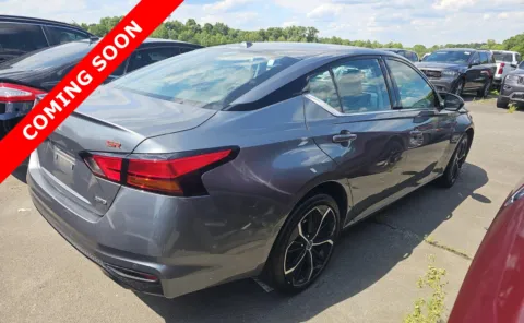 More photos of 2023 Nissan Altima 2.5 SR at Auto Boutique Ohio, OH