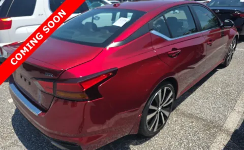 More photos of 2022 Nissan Altima 2.5 SR at Auto Boutique Ohio, OH