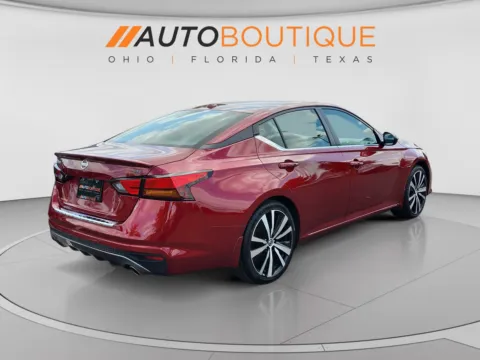 More photos of 2022 Nissan Altima 2.5 SR at Auto Boutique Ohio, OH