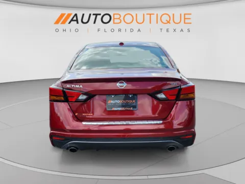 More photos of 2022 Nissan Altima 2.5 SR at Auto Boutique Ohio, OH