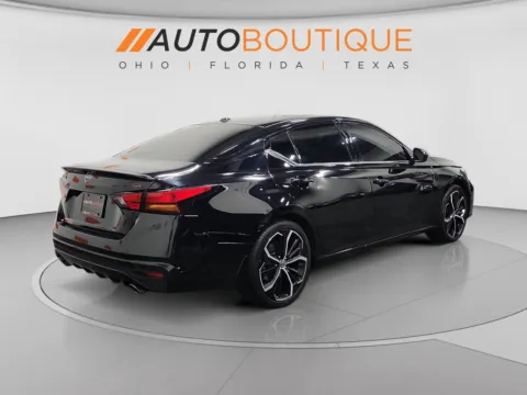 More photos of 2023 Nissan Altima 2.5 SR at Auto Boutique Ohio, OH