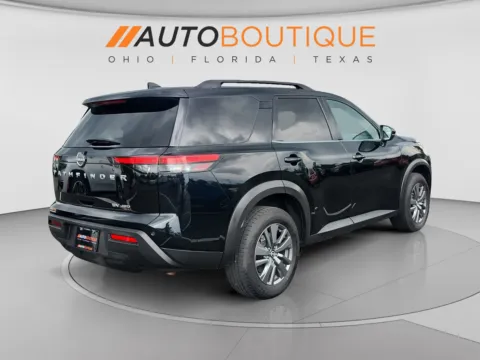 More photos of 2022 Nissan Pathfinder SV at Auto Boutique Ohio, OH