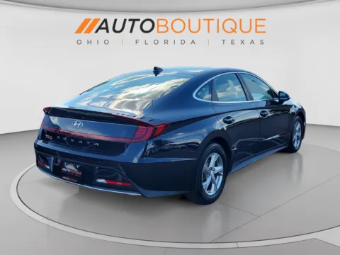 More photos of 2023 Hyundai Sonata SE at Auto Boutique Ohio, OH