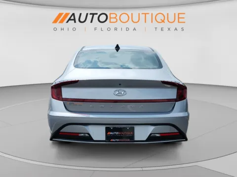 More photos of 2023 Hyundai Sonata SE at Auto Boutique Ohio, OH