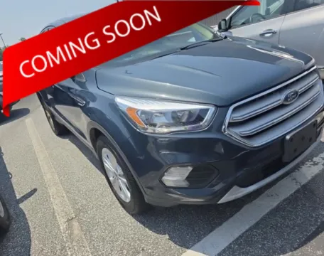Black 2019 Ford Escape SE for sale in Columbus, OH