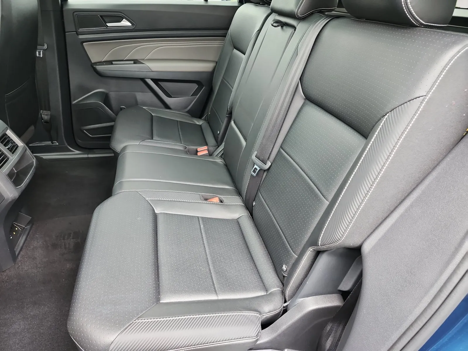 Volkswagen Atlas Cross Sport photo 13