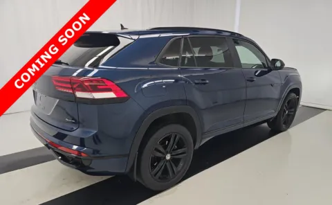 More photos of 2023 Volkswagen Atlas Cross Sport 2.0T SEL R-Line Black at Auto Boutique Ohio, OH