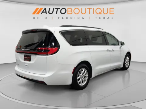 More photos of 2022 Chrysler Pacifica Touring L at Auto Boutique Ohio, OH