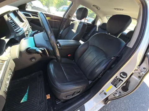 More photos of 2019 Genesis G80 3.8L at Auto Boutique Ohio, OH