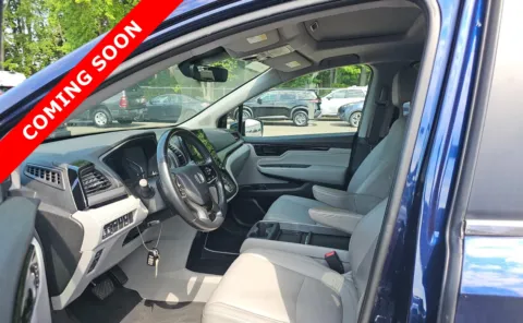More photos of 2023 Honda Odyssey Touring at Auto Boutique Ohio, OH