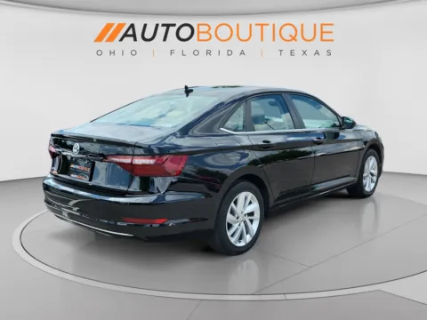 More photos of 2020 Volkswagen Jetta SE at Auto Boutique Ohio, OH