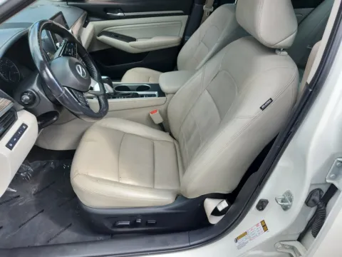 More photos of 2019 Nissan Altima 2.5 Platinum at Auto Boutique Ohio, OH